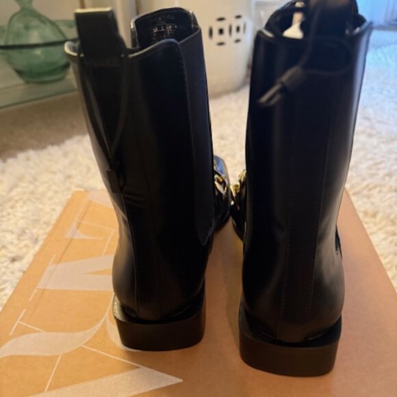 ZARA WOMEN’S FLAT FAUX LEATHER CHAIN TRIM ANKLE BOOTS SIZE 40 (9) BLACK, NIB - Picture 3 of 8